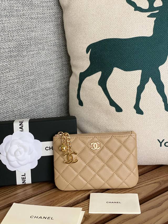 原单 Chanel。 吊坠零钱包款号a50168顶级皮料五金，菱格纹路.原单品质！细节美到淋漓尽致全套包装！尺寸14-10-1Cn 图片色