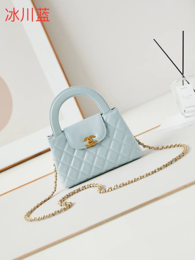 23K Kelly手柄包 时尚是一个轮回，大热门中古kelly被chanel重新设计焕发生机，中古kelly以经典的手柄手提出名，在基础加上皮穿链肩带颠覆传统，