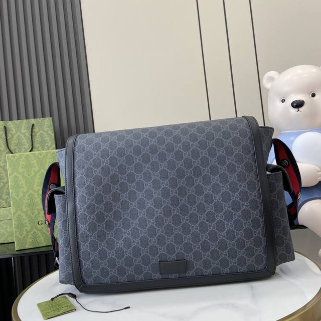 配全套原厂绿盒包装 新品 Gg Supreme妈咪包 妈咪包采用黑 灰gg Supreme帆布精心打造。于1970年代开始使用的gg标识从始于1930年代的初始 配全套原厂绿盒包装 新品 Gg Supreme妈咪包 妈咪包采用黑 灰gg Supreme帆布精心打造。于1970年代开始使用的gg标识从始于1930年代的初始