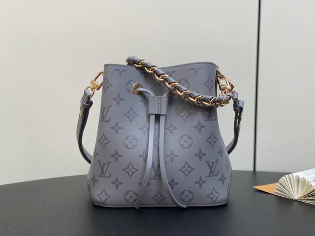 原单精品 M12749鲨鱼灰丝印 M41716 全皮水桶包系列 当季新款 Néonoé Bb 手袋 本款 Néonoé Bb 手袋选用品牌崭新 Monogram 原单精品 M12749鲨鱼灰丝印 M41716 全皮水桶包系列 当季新款 Néonoé Bb 手袋 本款 Néonoé Bb 手袋选用品牌崭新 Monogram