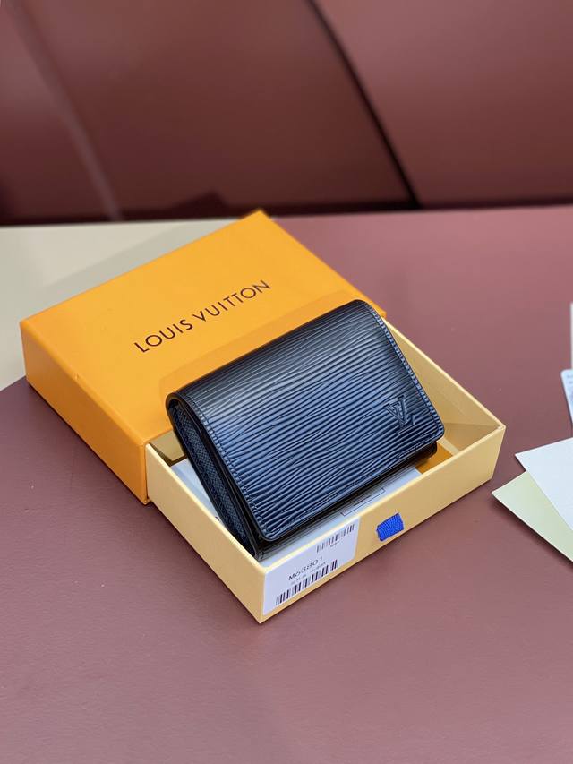 出厂价 M62292 水波纹黑！Enveloppe Carte De Visite 名片夹、采用damier Graphite涂层帆布面料，此款修长而精致的en