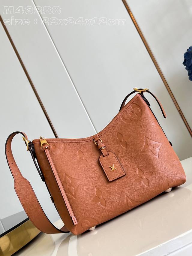 顶级原单 独家实拍 M46288棕压花 Carryall 小号手袋取材 Monogram Empreinte 压纹皮革，充裕构型设有齐整内层，大号内袋再添功能元