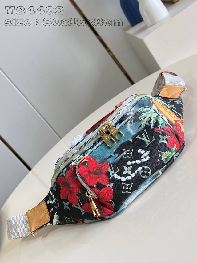 顶级原单 独家实拍 M24492 本款 Rush 腰包取材 Pharrell Williams 创作的 Monogram Surfin’ 帆布,成就日常随行佳选 顶级原单 独家实拍 M24492 本款 Rush 腰包取材 Pharrell Williams 创作的 Monogram Surfin’ 帆布,成就日常随行佳选