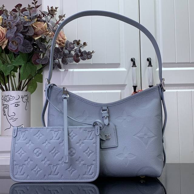 顶级原单 Carryall 小号手袋 M46673 蓝色 压花 本款 Carryall 小号手袋取材 Monogram Empreinte 压纹粒面牛皮革，为可