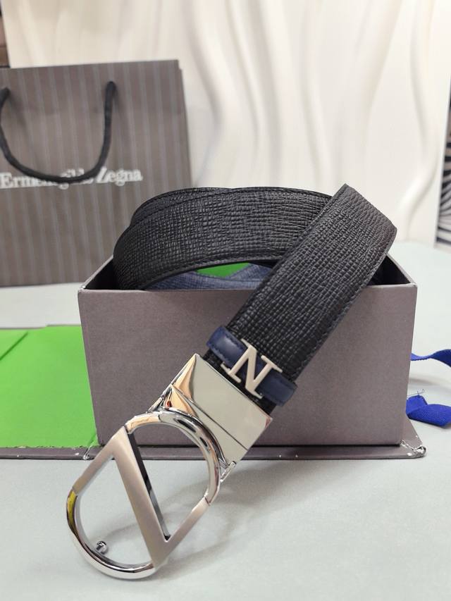 杰尼亚官网对版新款更新，Z字旋转精品扣，可完全调节双面皮带 正面为黑色马德拉斯格纹小牛皮，反面为黑色小牛皮，Z字五金标识意大利制造，3.5Cm宽度