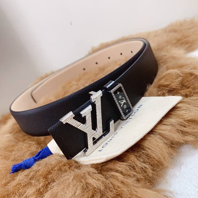 配图片款正版包装，供应电商代购平台，Lv路易威登新款高端原单品质，精工艺贴合制作，原厂进口牛皮，树膏磨砂底，搭配精品纯钢扣，看货看品质带宽3.5Cm，对版对货，