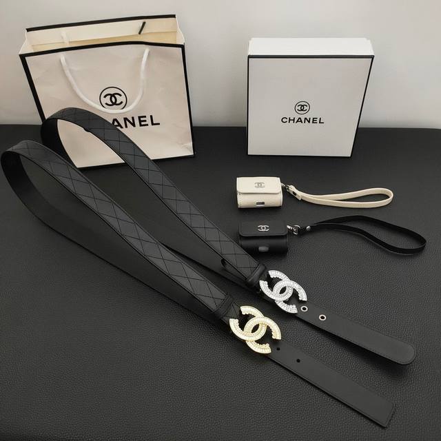 小香套装系列，搭配新款专柜零钱耳机包可放airpods，配送正版包装小香原单精品扣经典版型，新款官网同步，宽度3.0 Cm，正版原厂头层羊皮皮料，实物对比即知，