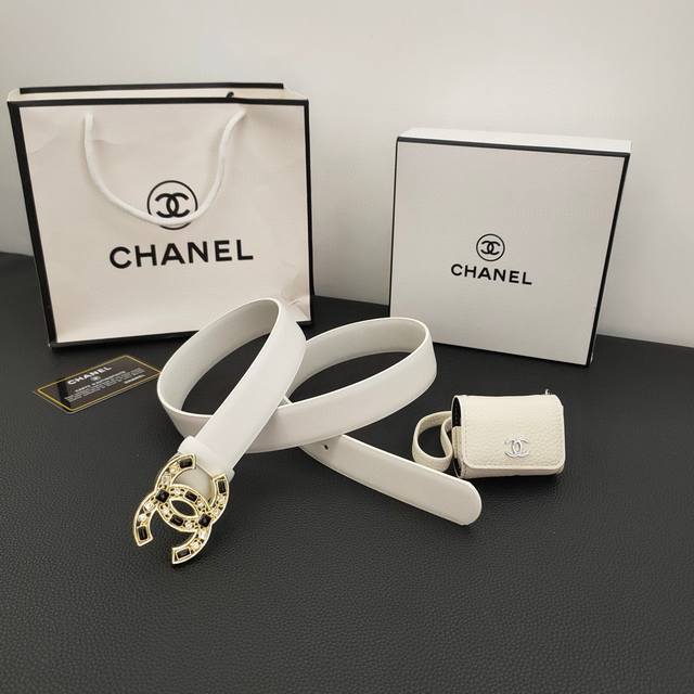 小香新款腰包套装系列配送正版包装小香原单精品扣经典版型，搭配便携式小包，可装airpods等蓝牙耳机盒，新款官网同步，宽度3.0 Cm，正版原厂头层牛皮皮料，实