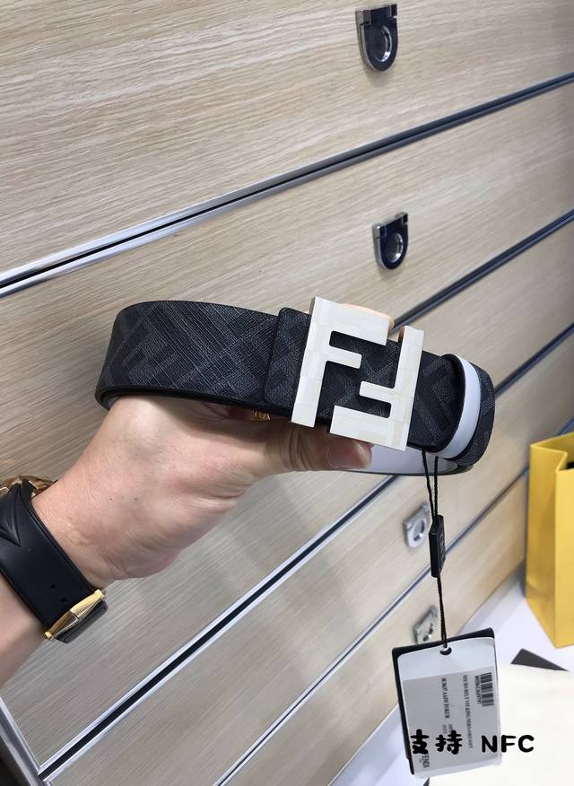 Fendi 意大利进口专柜专用印花帆布配头层皮底,搭配真空电镀条纹纯铜扣,官网新款,专柜有售,市场顶级品质,支持验货 配送全套专柜包装,宽度 3.8Cm Fendi 意大利进口专柜专用印花帆布配头层皮底,搭配真空电镀条纹纯铜扣,官网新款,专柜有售,市场顶级品质,支持验货 配送全套专柜包装,宽度 3.8Cm