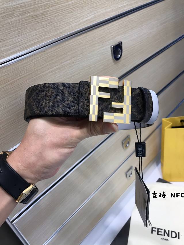 Fendi 意大利进口专柜专用印花帆布配头层皮底,搭配真空电镀条纹纯铜扣,官网新款,专柜有售,市场顶级品质,支持验货 配送全套专柜包装,宽度 3.8Cm Fendi 意大利进口专柜专用印花帆布配头层皮底,搭配真空电镀条纹纯铜扣,官网新款,专柜有售,市场顶级品质,支持验货 配送全套专柜包装,宽度 3.8Cm