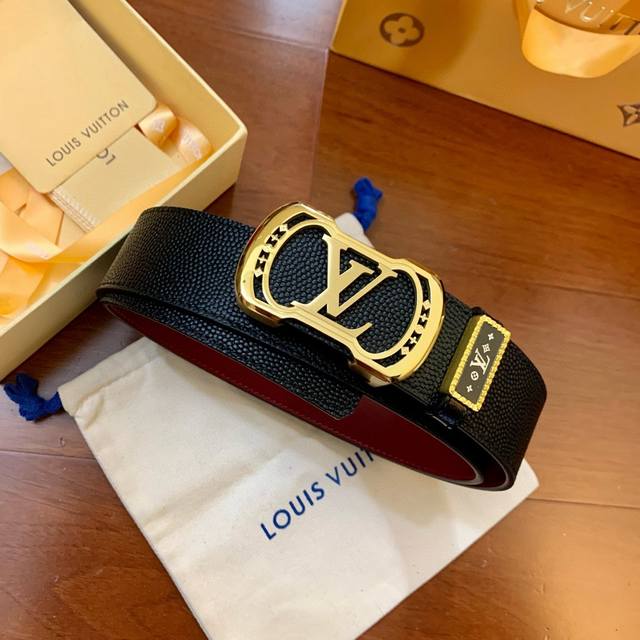 Lv路易威登官网同步高端专供货,球纹进口皮系列,精细缝制,看货看品质带宽3.8Cm,高清实拍大图,保质保量 Lv路易威登官网同步高端专供货,球纹进口皮系列,精细缝制,看货看品质带宽3.8Cm,高清实拍大图,保质保量