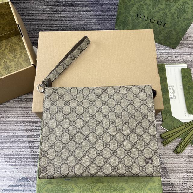配全套包装 饰gg细节手拿包 作为品牌经典之作,Gg Supreme帆布已然成为gucci设计世界的标志性面料。这款手拿包通体点缀字母交织图案。Gg配件为单品增 配全套包装 饰gg细节手拿包 作为品牌经典之作,Gg Supreme帆布已然成为gucci设计世界的标志性面料。这款手拿包通体点缀字母交织图案。Gg配件为单品增