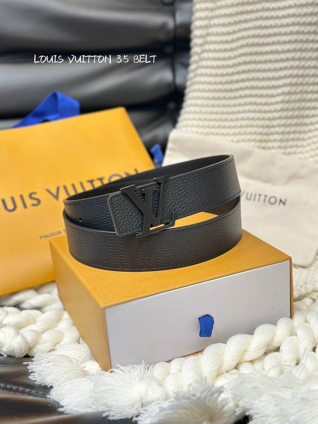 Lv 意大利进口头层荔枝纹牛皮配平纹底，搭配真空电镀喷砂纯铜扣，官网新款，专柜有售，市场顶级品质，支持验货 配送全套专柜包装，宽度 3.5Cm