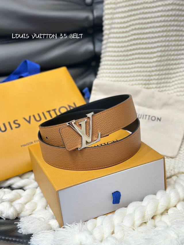 Lv 意大利进口头层荔枝纹牛皮配平纹底，搭配真空电镀亮面纯铜扣，官网新款，专柜有售，市场顶级品质，支持验货 配送全套专柜包装，宽度 3.5Cm