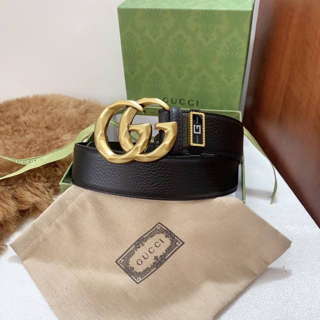 古奇正版官网同步，精品纯钢腐蚀花纹双g扣搭配进口头层牛皮，精细钢印logo，经典版型高档时尚 ，对版车线，宽度3.8 Cm 专柜最新版买版开模定制