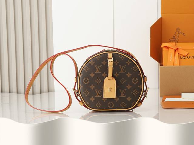 顶级原单、加强版女装艺术总监 Nicolas Ghesquière 以经典帽盒为原型,推出优雅迷人的 Boite Chapeau Souple 手袋。以路易威登 顶级原单、加强版女装艺术总监 Nicolas Ghesquière 以经典帽盒为原型,推出优雅迷人的 Boite Chapeau Souple 手袋。以路易威登