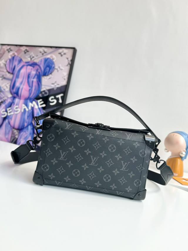 海外原单m11744独家实拍!本款 Soul Trunk East West 手袋选用柔软 Monogram Eclipse 涂层帆布,以纤长潮流构型带来舒适背 海外原单m11744独家实拍!本款 Soul Trunk East West 手袋选用柔软 Monogram Eclipse 涂层帆布,以纤长潮流构型带来舒适背