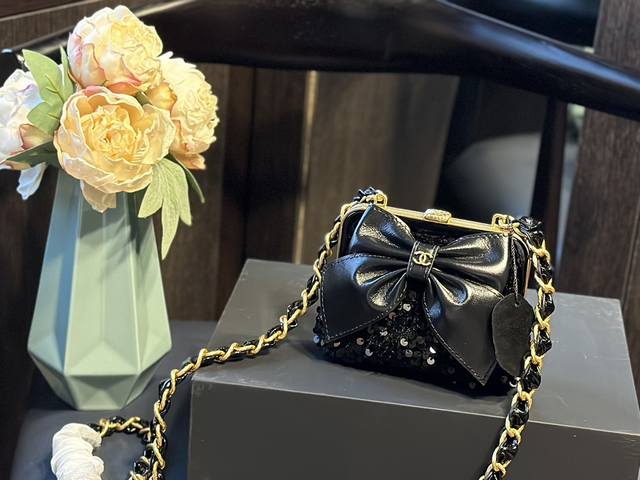 纯皮 礼盒包装 Chanel 香奈儿 蛙口夹子包 百搭经典 精致的一只 真的超级无敌巨可爱 仙气满满 小姐姐日常必入款 尺寸13.11