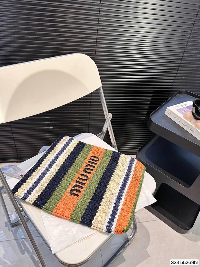 缪缪编织购物袋 Miu Miu拉菲草托特 实物真的不错 自重超清 度假感觉十足 容量超大 尺寸:32 37 货号55269 缪缪编织购物袋 Miu Miu拉菲草托特 实物真的不错 自重超清 度假感觉十足 容量超大 尺寸:32 37 货号55269