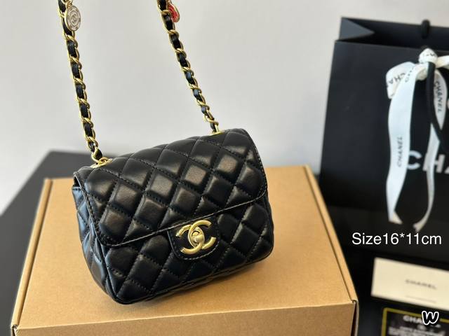 折叠盒 Chanel新品金币链条方胖子 链条是金币logo组成 太好看啦 上身超赞 尺寸16*11Cm