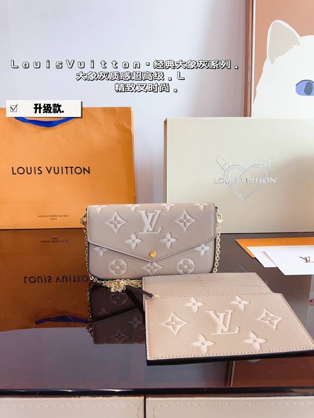 配礼盒. Lv Pochette新款 三合一链条单肩斜挎信封包 内里带有一个零钱包多个卡槽 路易威登louisvuitton比起非常火。信封包这一款lv可以说非 配礼盒. Lv Pochette新款 三合一链条单肩斜挎信封包 内里带有一个零钱包多个卡槽 路易威登louisvuitton比起非常火。信封包这一款lv可以说非