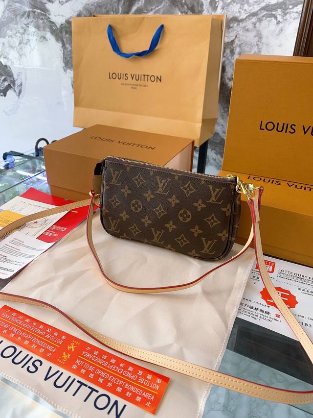 礼盒包装 Lv Mini Pochette小手袋 24K五金 绝美渐变色 它只是看着娇小,但容量还是满满的哦,手机口红银行卡零钱随意装!江湖中传说中的麻将包称号 礼盒包装 Lv Mini Pochette小手袋 24K五金 绝美渐变色 它只是看着娇小,但容量还是满满的哦,手机口红银行卡零钱随意装!江湖中传说中的麻将包称号