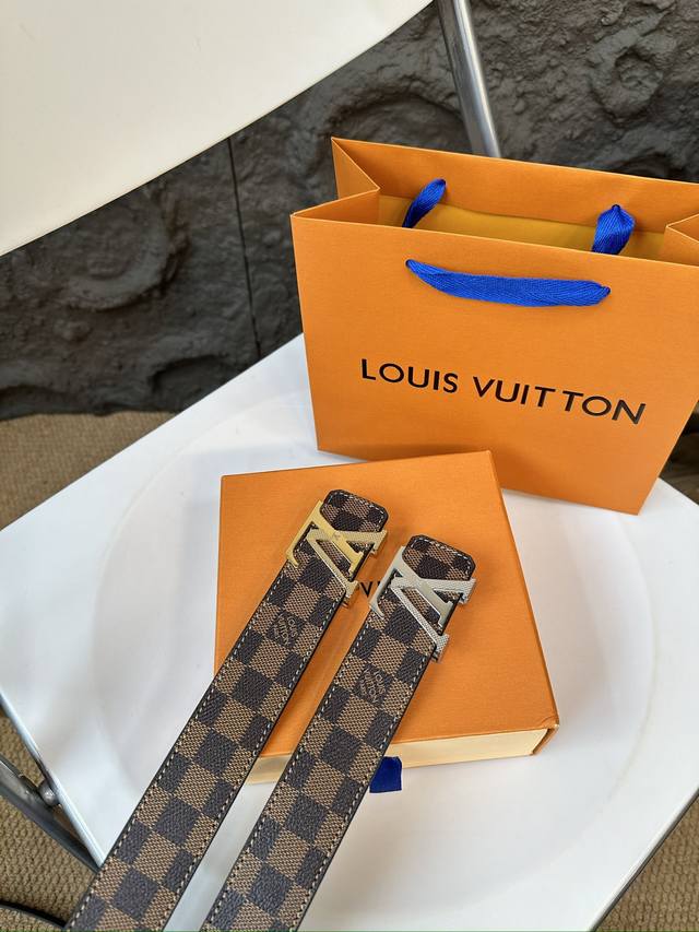 升级版 Lv！！ 高版本！全钢头 腰带 嘿哈 原单牛皮全钢头皮带～热门款 皮带里面最火的啦～质量很好 全套包装！五金绝对不褪色 皮带头和专柜一样的哦～ 配礼盒手