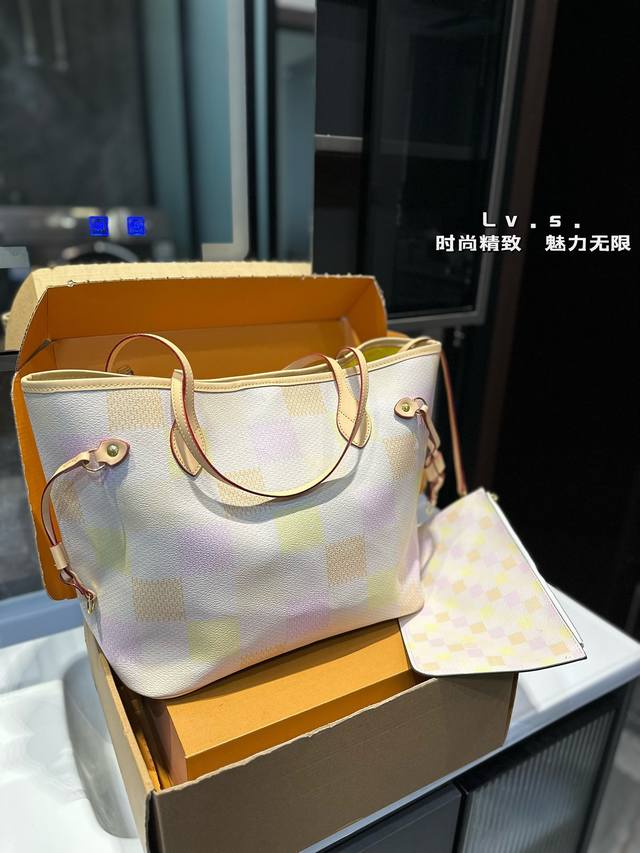 Lv新款购物袋 Neverfull超级酷 太爱啦 购物袋届的天花板 被它的颜值惊艳到啦 简约大气 时髦感十足 尺寸32 29 Lv新款购物袋 Neverfull超级酷 太爱啦 购物袋届的天花板 被它的颜值惊艳到啦 简约大气 时髦感十足 尺寸32 29