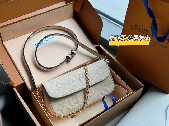 全套包装 Size：23*12Cm 原单版本出 新款ivy全皮压纹款 芯片款！ 配置链条和斜挎肩带 全套包装