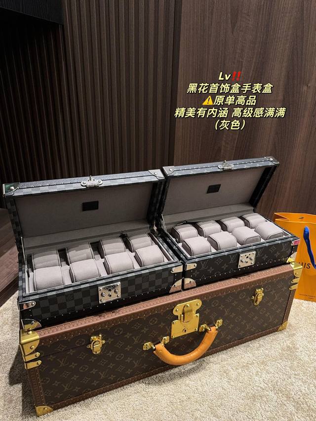 原单高品 折叠盒尺寸33.11 Lv 黑花首饰盒手表盒 Lv硬箱真的是高级感满满 很精美很精美 高贵有内涵,岁月沉淀的感觉~ 原单高品 折叠盒尺寸33.11 Lv 黑花首饰盒手表盒 Lv硬箱真的是高级感满满 很精美很精美 高贵有内涵,岁月沉淀的感觉~