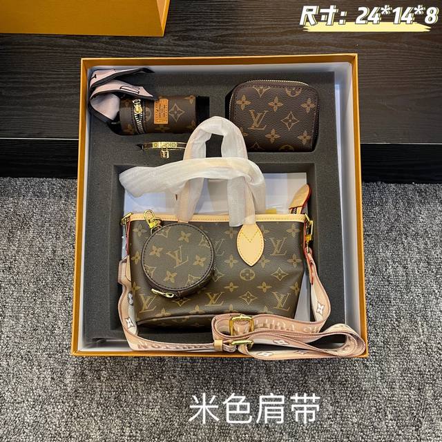 一组 Top. New 高品质组合手镯套盒 Lv 菜篮子钱包口红包 手镯 外贸订单款