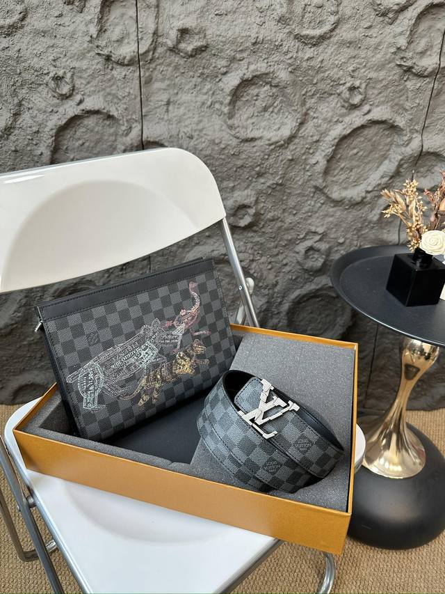 洗漱包+皮带套盒 Lv 高版本！腰带 皮带～热门款 皮带里面最火的版本啦～质量很好 全套包装！