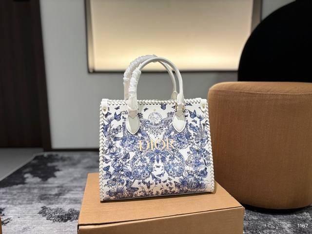 Gucci 新款购物袋 超级酷 太爱啦 购物袋届的天花板 被它的颜值惊艳到啦 简约大气 时髦感十足 尺寸 32.12.28