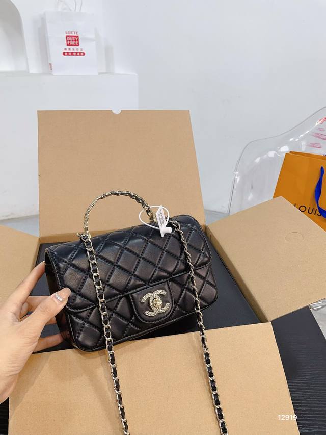 折叠礼盒包装 Chanel香奈儿| 24A Cf Handle Mini开箱是谁的神仙sa又offer包了,噢~是我的哈哈哈哈哈超级喜欢 Cf Handle 可 折叠礼盒包装 Chanel香奈儿| 24A Cf Handle Mini开箱是谁的神仙sa又offer包了,噢~是我的哈哈哈哈哈超级喜欢 Cf Handle 可