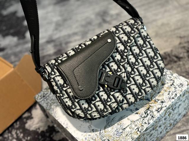 配折叠盒子 迪奥dior 新款马鞍 时尚百搭上身 男女通用 尺寸24 16