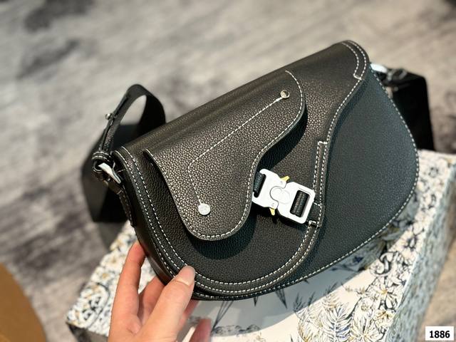 配折叠盒子 迪奥dior 新款马鞍 时尚百搭上身 男女通用 尺寸24 16