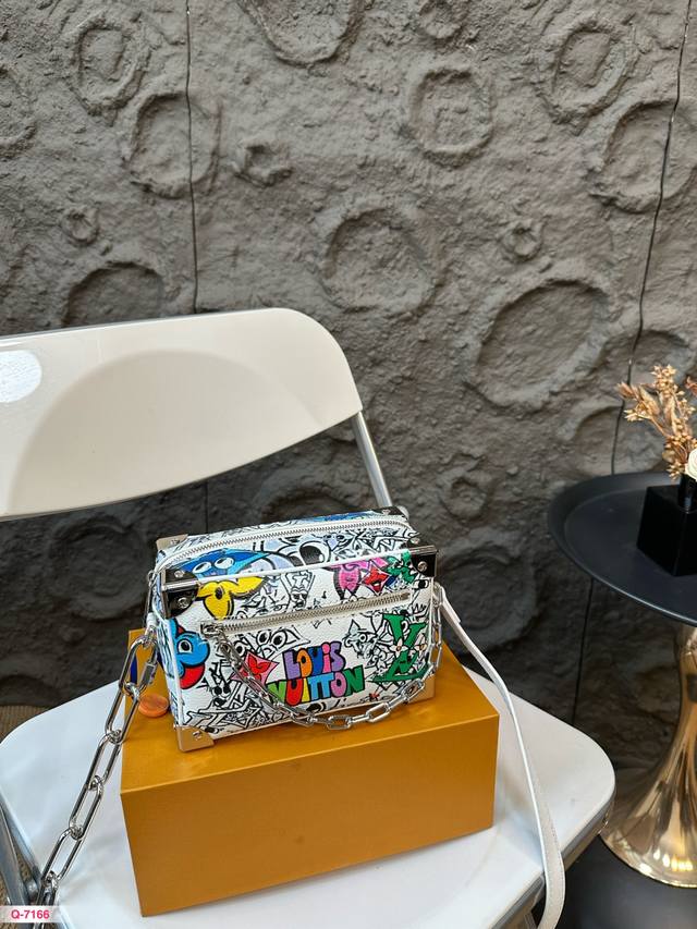 配折叠盒 Louisvuitton 路易威登 Mini Soft Trunk老花 链条盒子包小方包 男女通用斜挎包 小箱子 实物拍摄 尺寸18.12