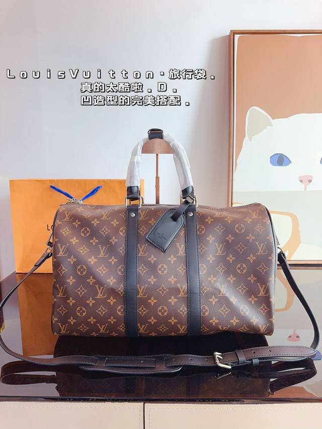 Lv 路易威登联名款keepall45斜跨包旅行包 一只帅气能装的旅行袋 时尚爆发款火热来袭 经典设计大气可观男女通用款 包包采用原版皮质 超级厚实 耐磨 耐用