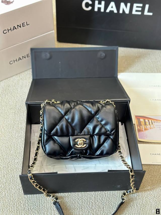 小羊皮 Chanel 香奈儿 新品 Ss24 菱格刺绣cf泡泡包 专柜走秀款 这个太美啦简直chanel肩背斜挎款 多功能包，高级重工，原版定制品质 整体效果超