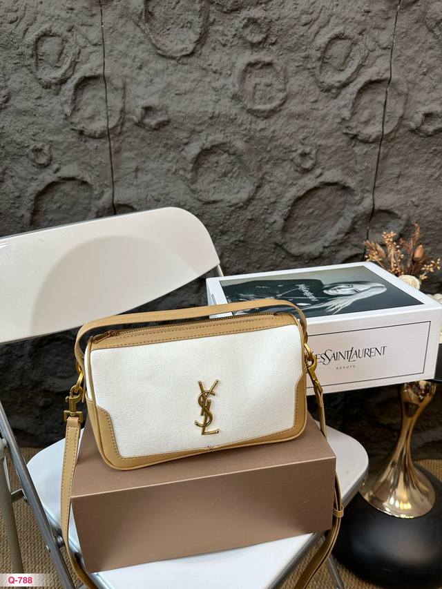 免税店全套包装 Camera Supple Bag_圣罗兰饭盒包设计感满满的吊床造型真的有被美到了！推荐给大家 Camera Supple Bag_圣罗兰饭盒包