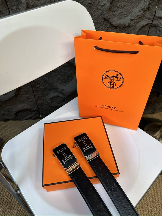 升级版 爱马仕!! 高版本! 腰带 嘿哈 原单牛皮皮带~热门款 皮带里面最火的啦~质量很好 全套包装!五金绝对不褪色 皮带头和专柜一样的哦~ 配礼盒手提袋发票 升级版 爱马仕!! 高版本! 腰带 嘿哈 原单牛皮皮带~热门款 皮带里面最火的啦~质量很好 全套包装!五金绝对不褪色 皮带头和专柜一样的哦~ 配礼盒手提袋发票