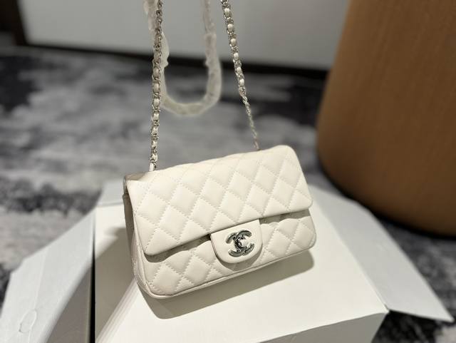 Cf 鱼子酱大mini 全套折叠盒密封包装 香奈儿 Chanel 菱格方胖子 夏季爆款 经典方胖子链条包手感超级好 原版五金 超级大牌 以华丽高贵的外形成为当下