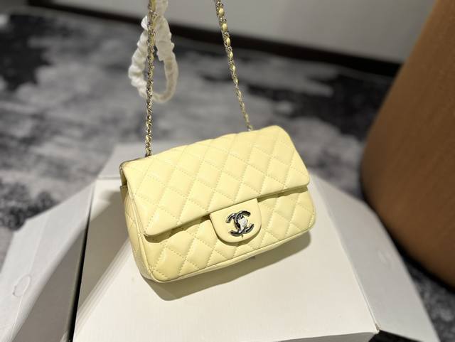 Cf 大mini 全套折叠盒密封包装 香奈儿 Chanel 菱格方胖子 夏季爆款 经典方胖子链条包手感超级好 原版五金 超级大牌 以华丽高贵的外形成为当下最炙手 Cf 大mini 全套折叠盒密封包装 香奈儿 Chanel 菱格方胖子 夏季爆款 经典方胖子链条包手感超级好 原版五金 超级大牌 以华丽高贵的外形成为当下最炙手