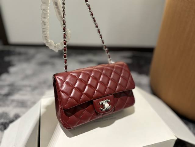 Cf 大mini 全套折叠盒密封包装 香奈儿 Chanel 菱格方胖子 夏季爆款 经典方胖子链条包手感超级好 原版五金 超级大牌 以华丽高贵的外形成为当下最炙手