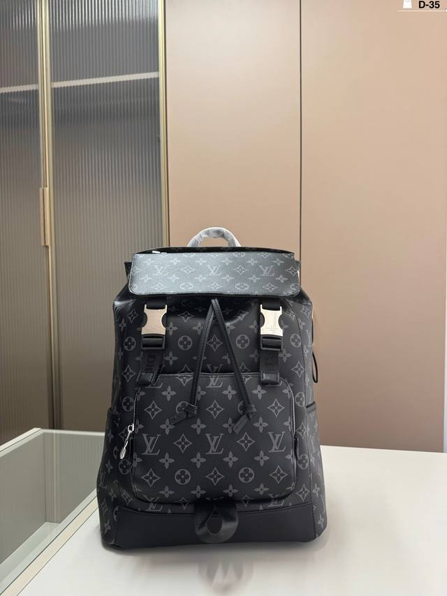 Lv双肩包 百搭到没朋友 时尚感超强 辨识度很高 容量很大 上身也很帅气 D-35尺寸30.14.41