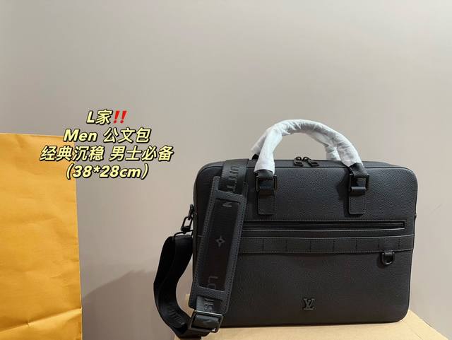 尺寸38.28 Lv Men 公文包 可以斜挎可以手提 容量也很大，文件，电脑都可以放 黑色百搭，经典 材质非常耐磨 商务男士的首选