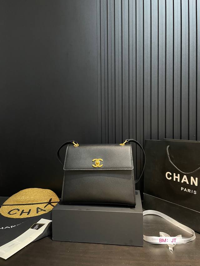 配折叠礼盒 香奈儿 Chanel Kelly链条包 时尚是一个轮回 大热门中古 Kelly被 Chanel 重新设计焕发生机 中古kelly 在基础加上皮穿链肩
