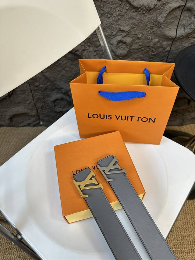 升级版 Lv！！ 高版本！全钢头 腰带 嘿哈 原单牛皮全钢头皮带～热门款 皮带里面最火的啦～质量很好 全套包装！五金绝对不褪色 皮带头和专柜一样的哦～ 配礼盒手