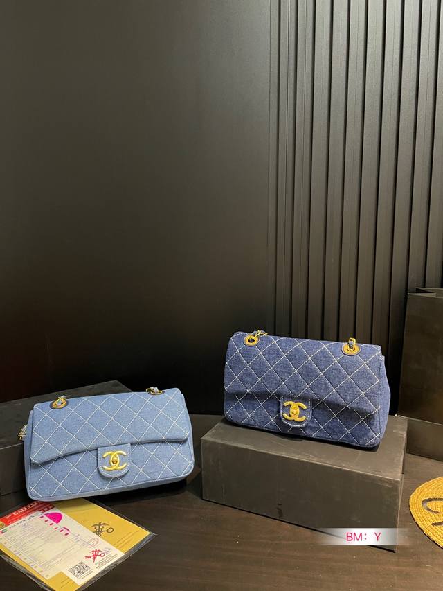 配折叠礼盒 香奈儿 Cf我们一直很用心在做 秒杀其他市面上的货 丹宁牛仔面料 很舒服的一种！ 不管您是谁 稳稳hold住哦 尺寸：26*17