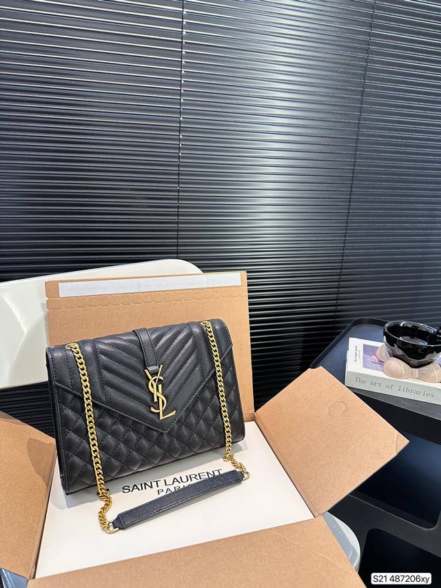 配飞机盒折叠盒子 圣罗兰 爆款出货 College是只很有学院风的邮差包，包包上除了有ysl Logo还有v字形的缝线。它上面有一个提手和一个可拆卸的链条，比k